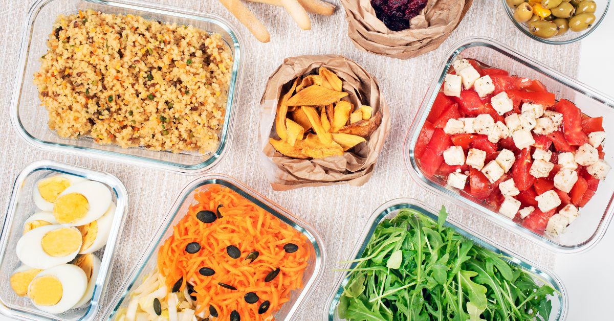 batch cooking de verano con comidas frescas preparadas para la semana
