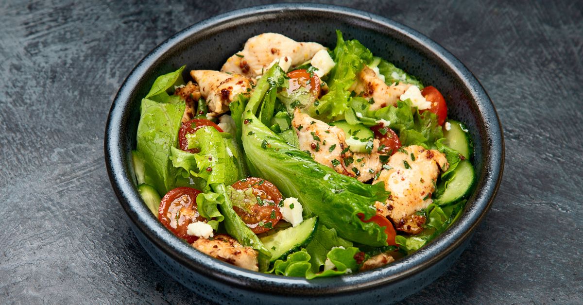 ensaladas completas y saciantes con verduras proteína e hidratos