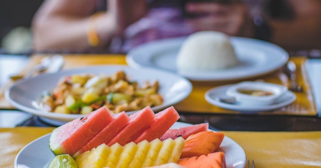 hábitos saludables en vacaciones sin llevar una dieta estricta