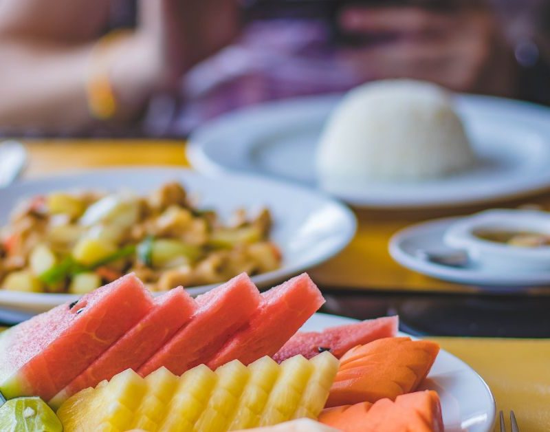 hábitos saludables en vacaciones sin llevar una dieta estricta